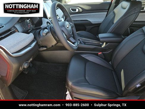 New 2025 Jeep Compass Latitude AWD/4WD image 19