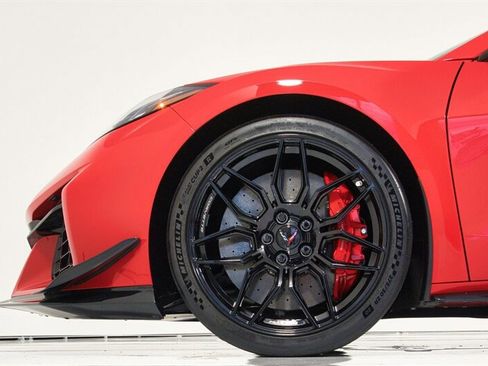 Used 2023 Chevrolet Corvette Z06 w/ Z07 Performance Package RWD image 7