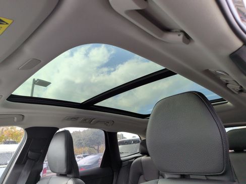 Used 2025 Volvo XC60 B5 Plus image 27