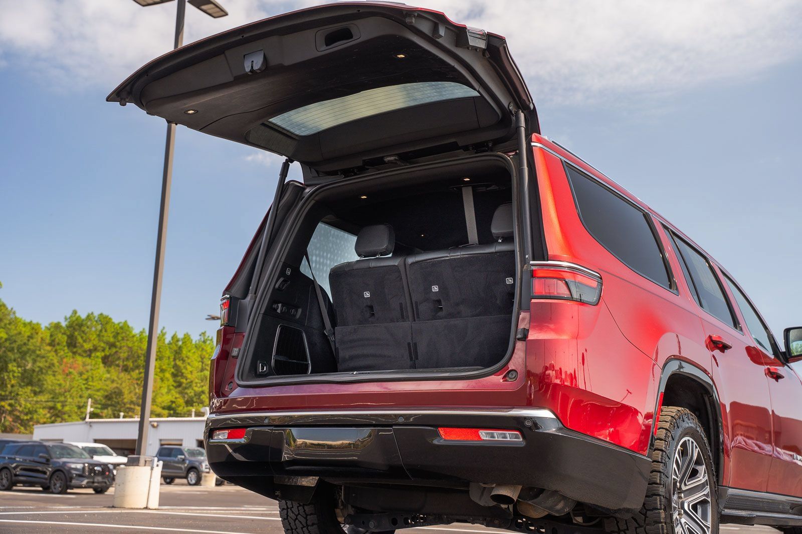Used 2022 Jeep Wagoneer Series III RWD image 20