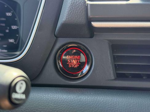 Used 2025 Honda Pilot Black Edition image 29