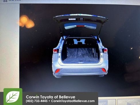 Used 2024 Toyota Highlander LE image 8