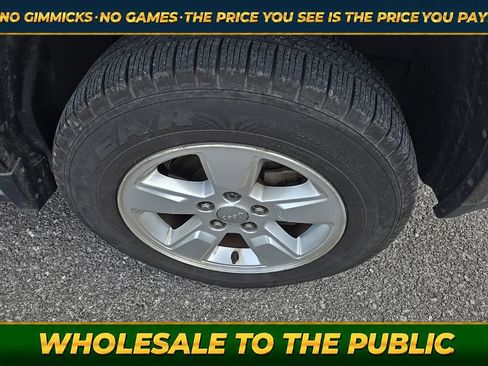 Used 2015 Jeep Compass Latitude FWD image 9