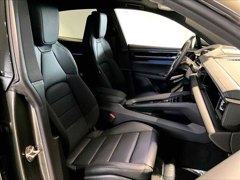 New 2025 Porsche Macan 4S Electric image 19