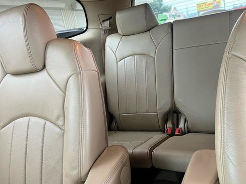 Used 2010 Buick Enclave CXL FWD image 9