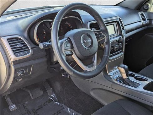 Used 2017 Jeep Grand Cherokee Laredo image 10