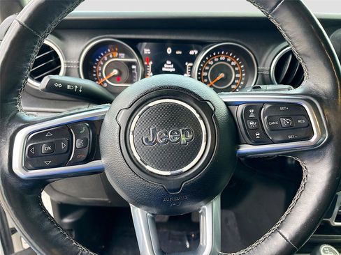 Used 2019 Jeep Wrangler Unlimited Sahara image 12