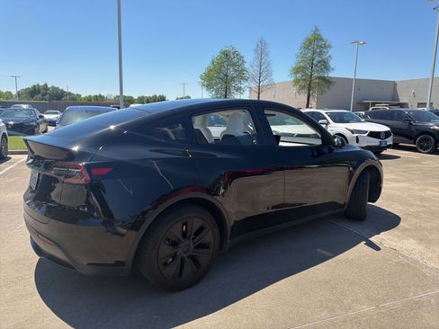 Used 2025 Tesla Model Y Long Range image 5