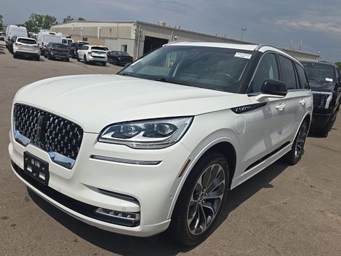 Used 2023 Lincoln Aviator Grand Touring w/ Equipment Group 301A AWD/4WD image 9