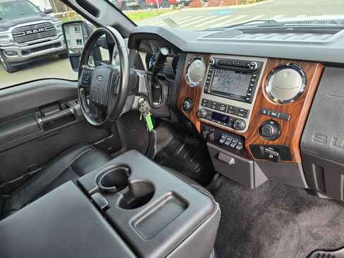 Used 2011 Ford F350 Lariat w/ Chrome Pkg image 34