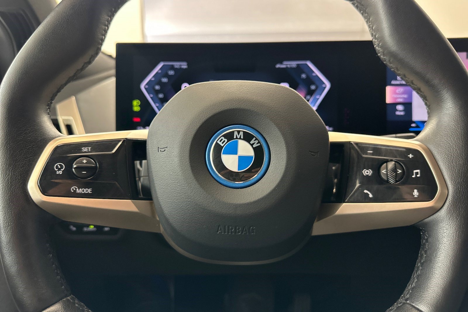 Used 2024 BMW iX xDrive50 w/ Premium Package AWD/4WD image 10