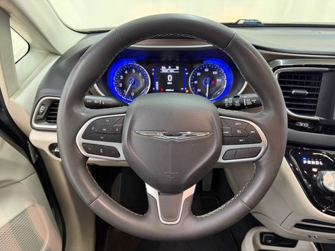 Used 2023 Chrysler Voyager LX FWD image 23