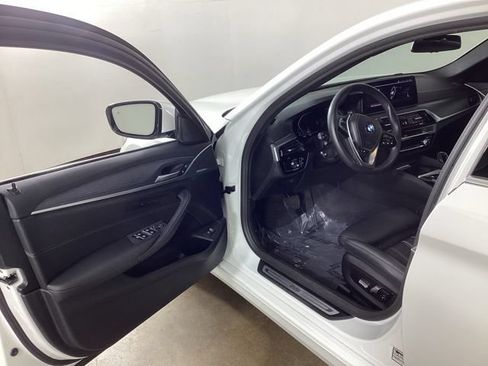 Used 2022 BMW 530i xDrive w/ Convenience Package AWD/4WD image 9