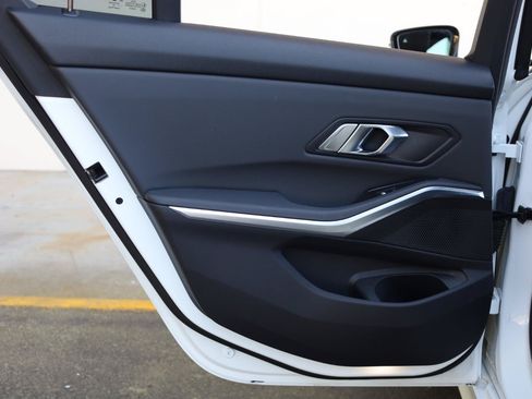 Used 2019 BMW 330i Sedan w/ Driving Assistance Package RWD image 21