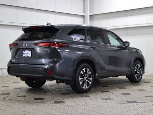 Used 2024 Toyota Highlander XLE image 8