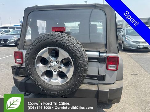 Used 2017 Jeep Wrangler Sport AWD/4WD image 5
