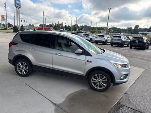 Used 2019 Ford Escape SE AWD/4WD image 2