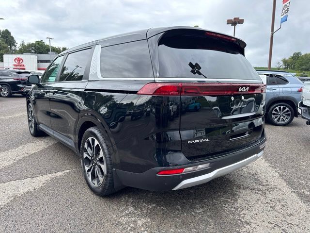 Used 2024 Kia Carnival EX FWD image 4