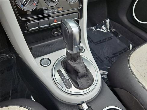 Used 2018 Volkswagen Beetle 2.0T FWD image 11