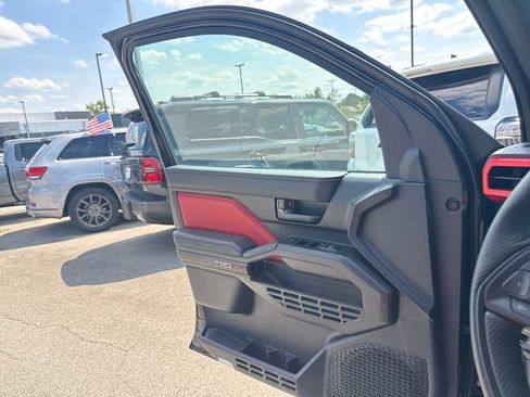 Used 2025 Toyota Tacoma TRD Pro AWD/4WD image 12