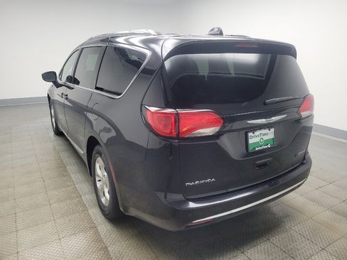 Used 2018 Chrysler Pacifica Touring-L image 5