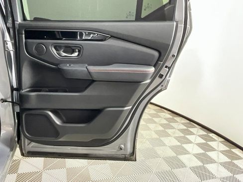 Used 2023 Honda Pilot TrailSport image 25