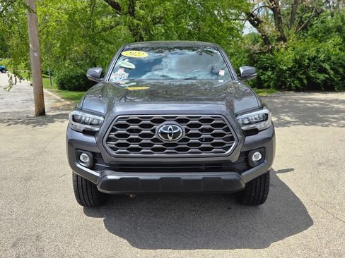 Used 2022 Toyota Tacoma TRD Off-Road w/ Technology Package AWD/4WD image 2