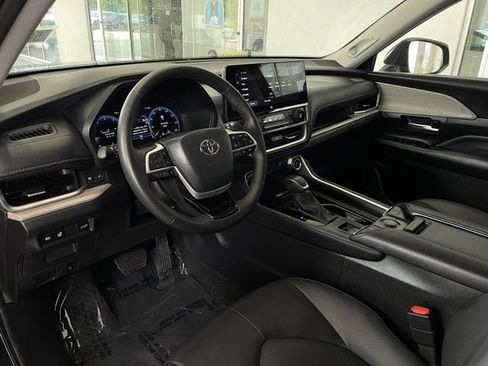 Used 2025 Toyota Grand Highlander FWD image 10
