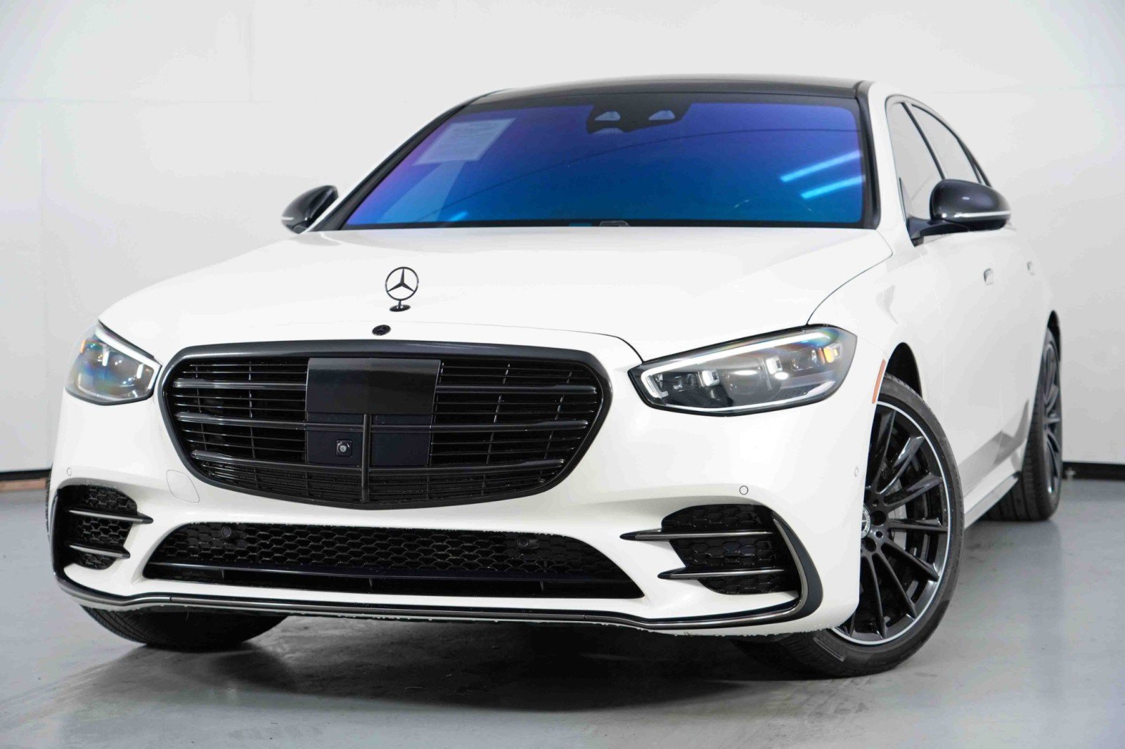 Used 2023 Mercedes-Benz S 580 4MATIC Sedan image 3
