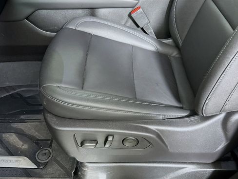 Used 2025 Chevrolet Suburban LT AWD/4WD image 19