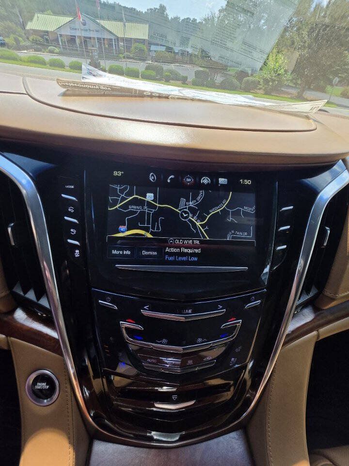 Used 2017 Cadillac Escalade ESV Platinum AWD/4WD image 22