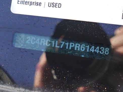 Certified 2023 Chrysler Pacifica Touring-L image 27