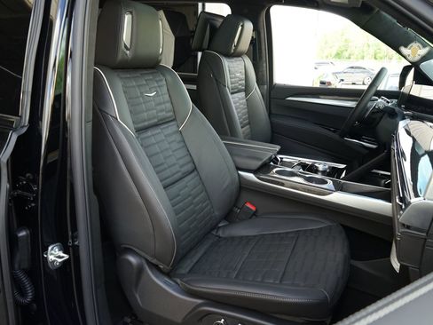 Used 2026 Cadillac Escalade ESV V image 10