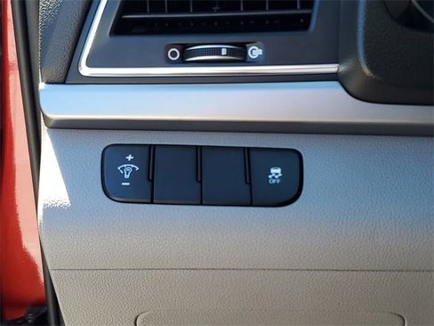 Used 2017 Hyundai Elantra SE image 20