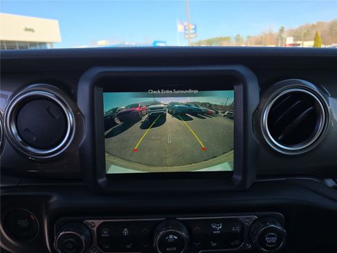 Used 2022 Jeep Wrangler Unlimited Sahara w/ LED Lighting Group image 28