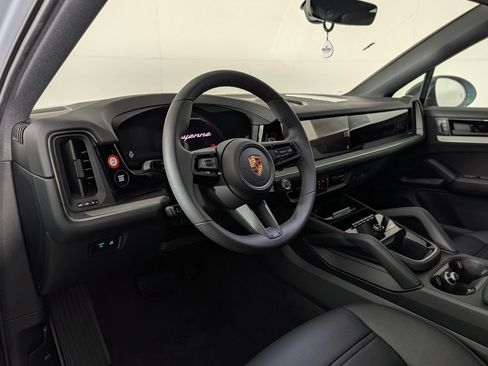 New 2026 Porsche Cayenne Coupe AWD/4WD image 3