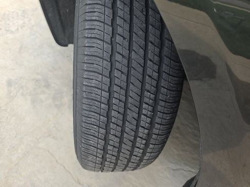 Used 2023 Chrysler Pacifica Touring-L FWD image 19