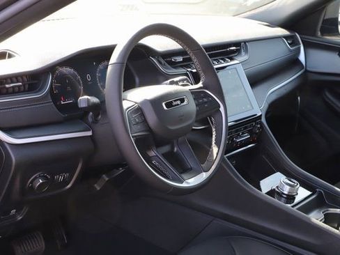 New 2025 Jeep Grand Cherokee Altitude AWD/4WD image 10