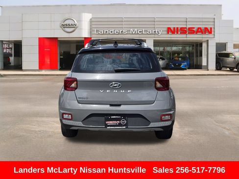 Used 2022 Hyundai Venue Limited FWD image 5