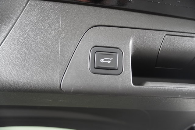 Used 2022 Buick Envision Avenir w/ Technology Package II AWD/4WD image 40