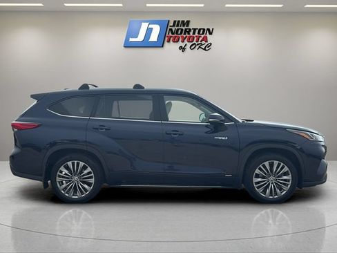 Used 2021 Toyota Highlander Platinum AWD/4WD image 4
