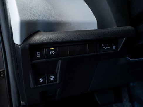 Used 2025 Toyota Sienna XLE FWD image 31