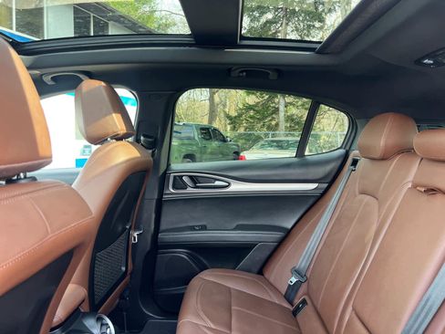 Used 2024 Alfa Romeo Stelvio Ti AWD/4WD image 30