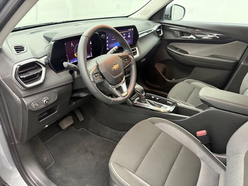Used 2024 Chevrolet TrailBlazer LT w/ LT Cold Weather Package AWD/4WD image 18
