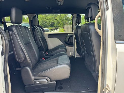 Used 2019 Dodge Grand Caravan SXT FWD image 19