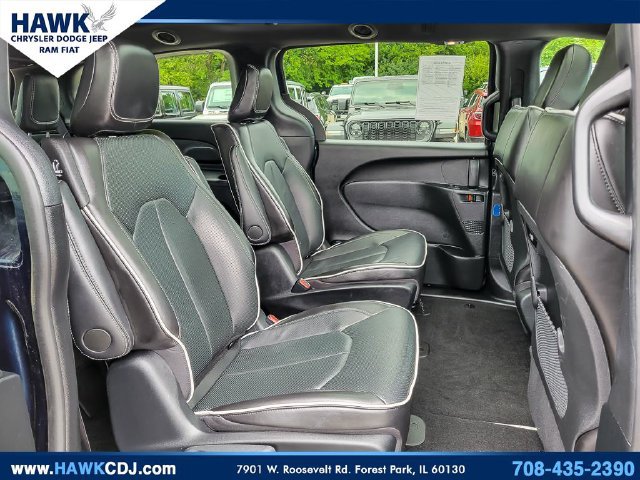 Certified 2024 Chrysler Pacifica Premium FWD image 31