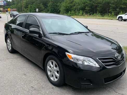 Used 2011 Toyota Camry LE w/ LE Extra-Value Pkg FWD image 3
