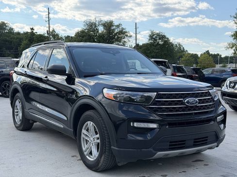 Used 2021 Ford Explorer XLT w/ Equipment Group 202A AWD/4WD image 4