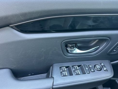 Used 2025 Honda Pilot TrailSport image 11