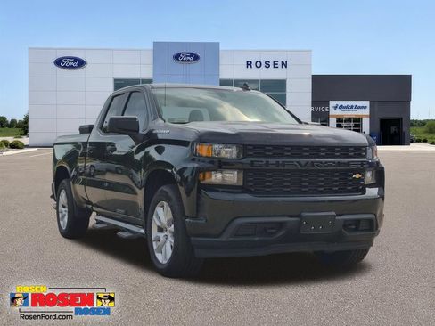 Used 2020 Chevrolet Silverado 1500 Custom w/ Custom Value Package AWD/4WD image 1